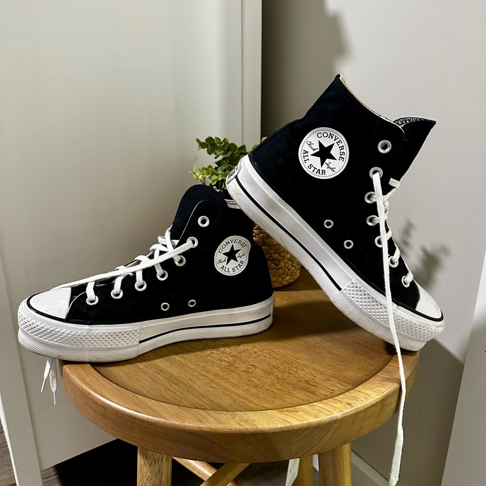 Chuck Taylor All Star Platform, size 7